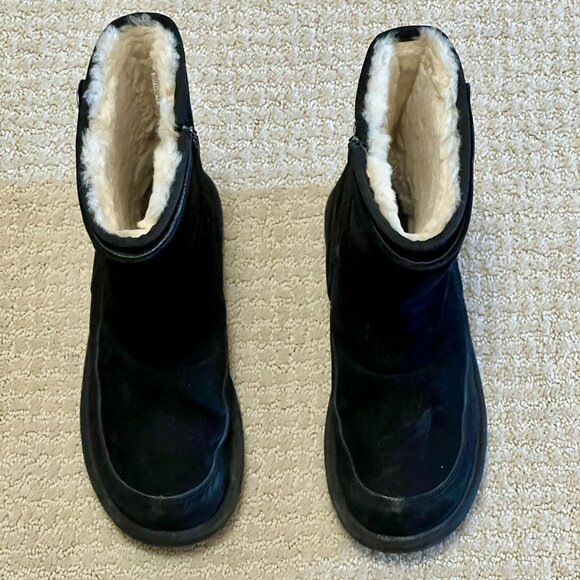 Ugg Australia, leather suede, sheepskin lining, winter boots, side zip - Picture 1 of 5